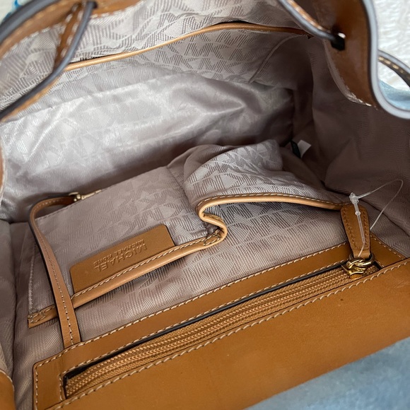 Sold‼️Michael Kors backpack 🎒 - Picture 9 of 14